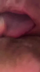 小母猪露脸舔自己的骚奶子