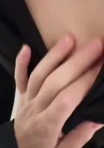 极品人妻出轨奶子粉嫩身材圆润被操到呻吟只喊要不行