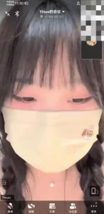 超高颜值大奶妹骚话不断，短裤勒进小穴里