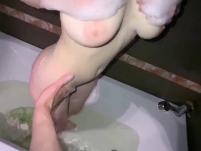 日韩免费A片奶头